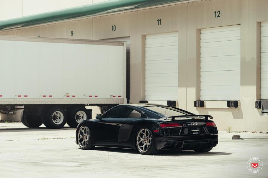  Audi R8 on Vossen Wheels (CG-205) 2016 года  (фото 12 из 16)
